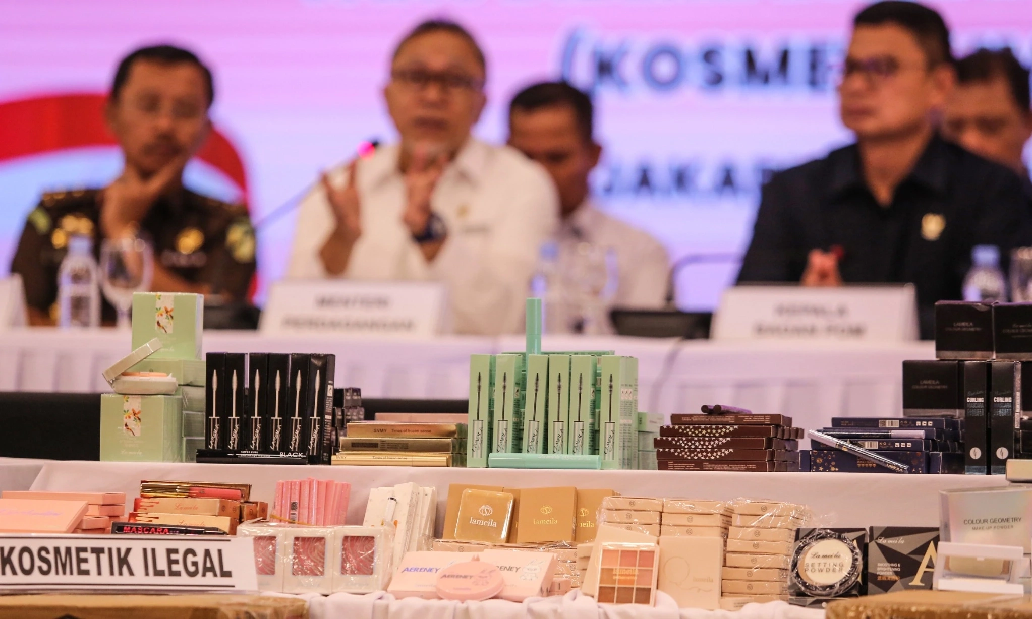 <p>Bahaya Kosmetik Mengandung Merkuri</p>