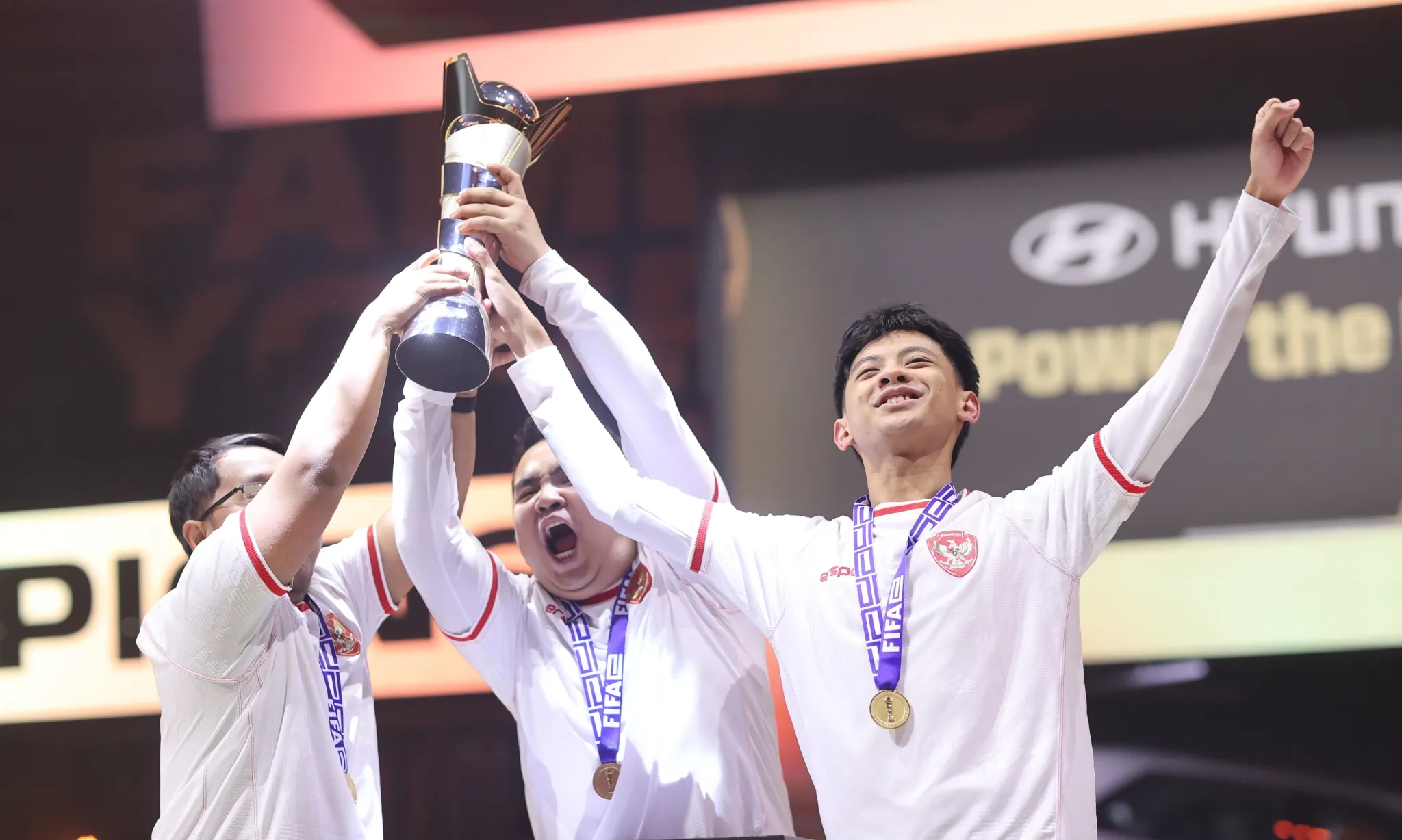 <p>Kalahkan Brasil, Indonesia Juara Piala Dunia eFootball 2024</p>