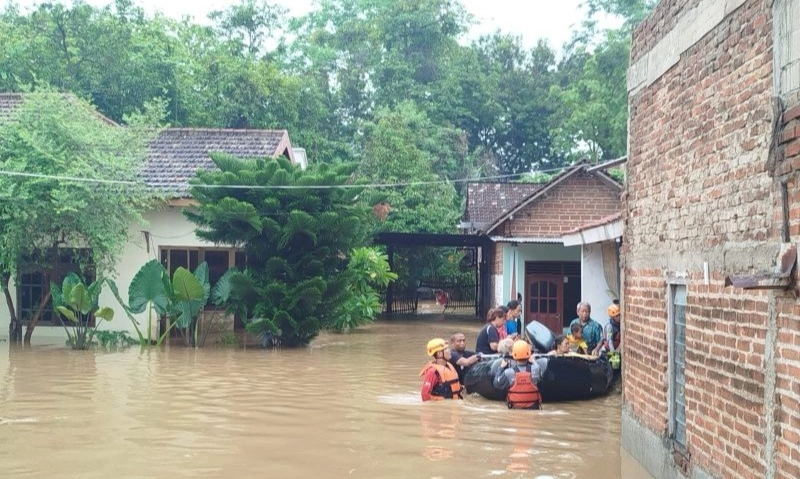 <p>Banjir Putus Akses Ponorogo-Trenggalek-Pacitan</p>