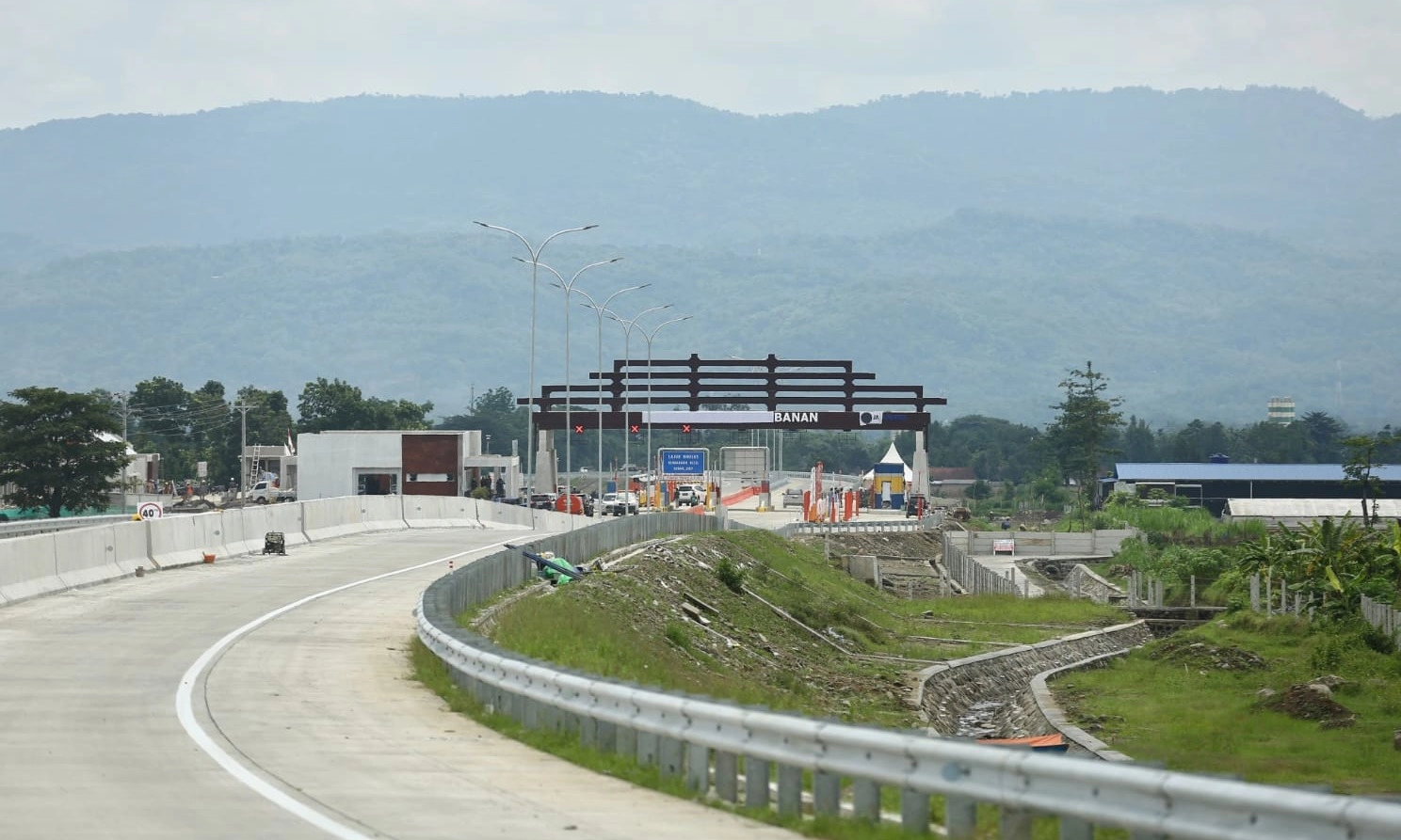 <p id="isPasted">Tol Solo-Yogyakarta Segmen Klaten-Prambanan Siap Fungsional Di Nataru</p>