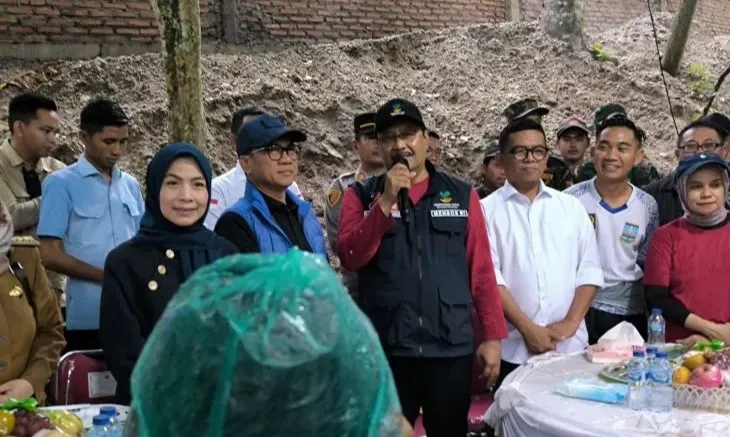 <p>Kemensos Pastikan Data Tunggal Keluarga Miskin Cegah Bansos Salah Sasaran</p>