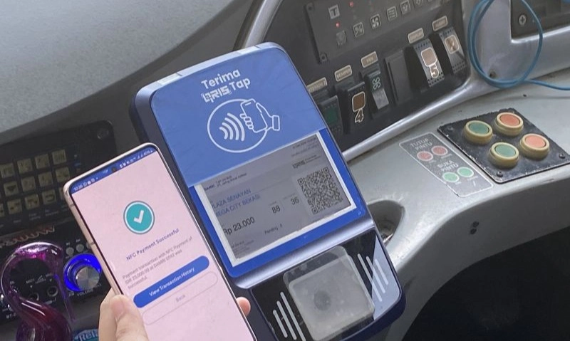 <p>BI Uji Coba Implementasi QRIS Tap Berbasis NFC</p>