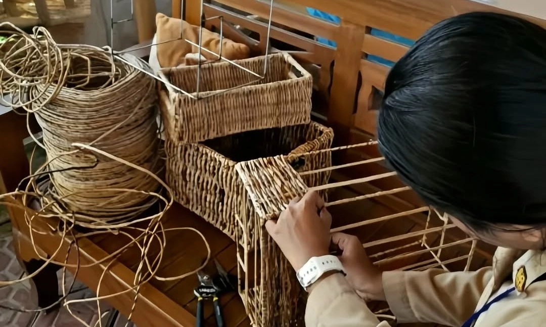 <p>Menyulap Pelepah Jadi Produk Yang <em>Wah</em></p>