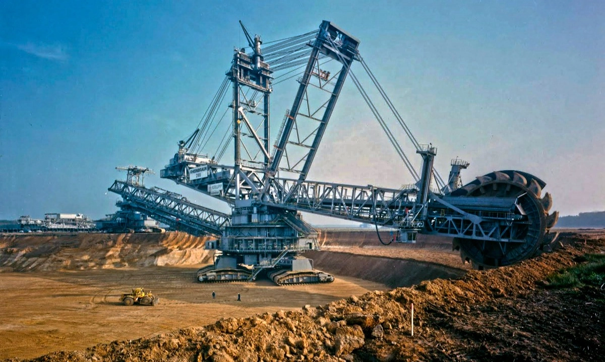 <p>Bagger 293, Alat Berat Paling Masif Yang Pernah Dibuat Manusia</p>
