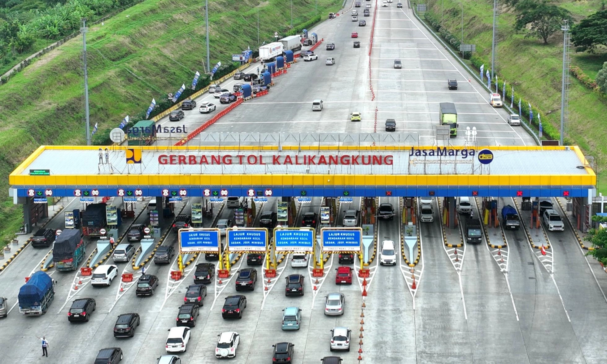 <p id="isPasted">Arus Balik Libur Natal, PT JTT Berlakukan Potongan Tarif 10%</p>