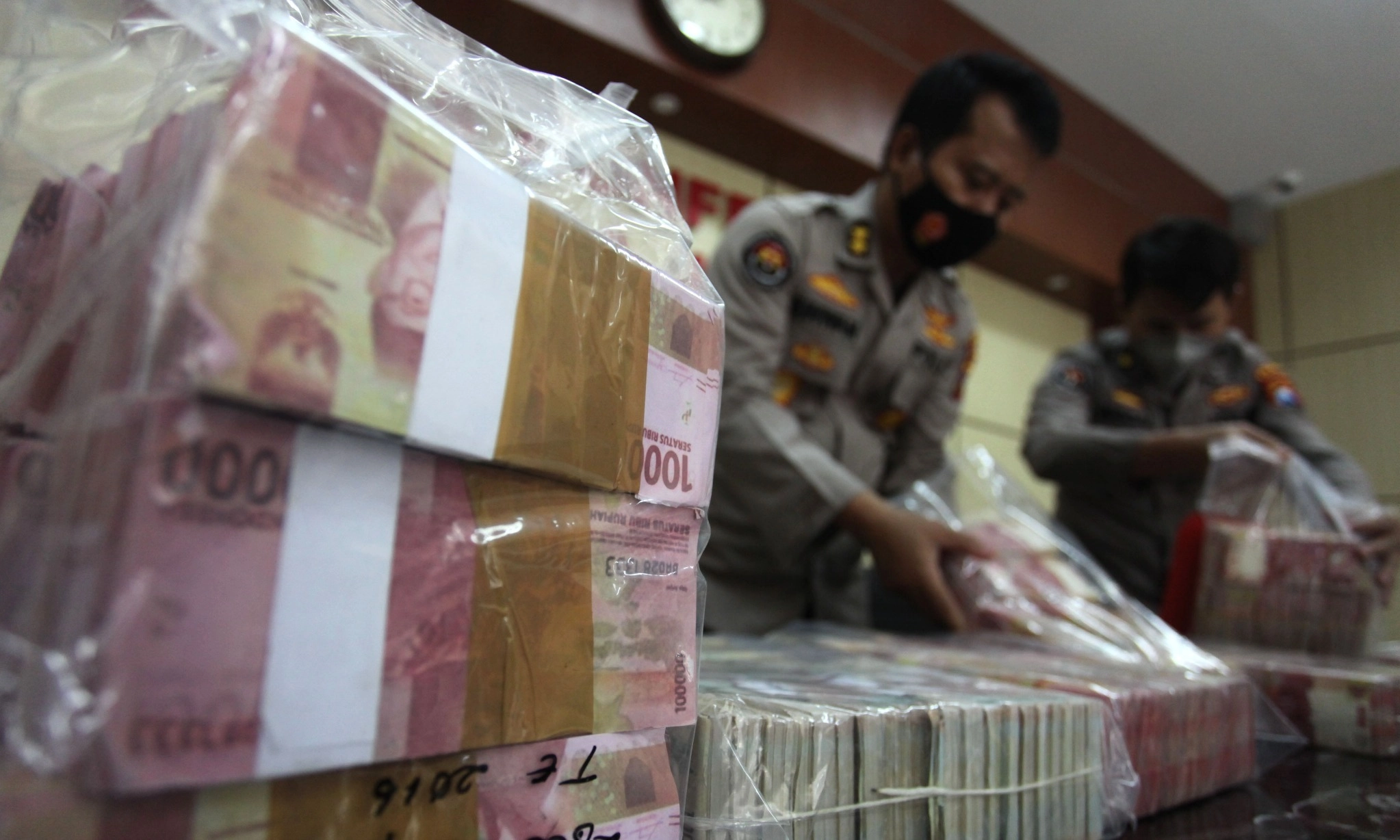 <p>Mau Cek Keaslian Rupiah? BI: Tak Perlu Dibelah!</p>