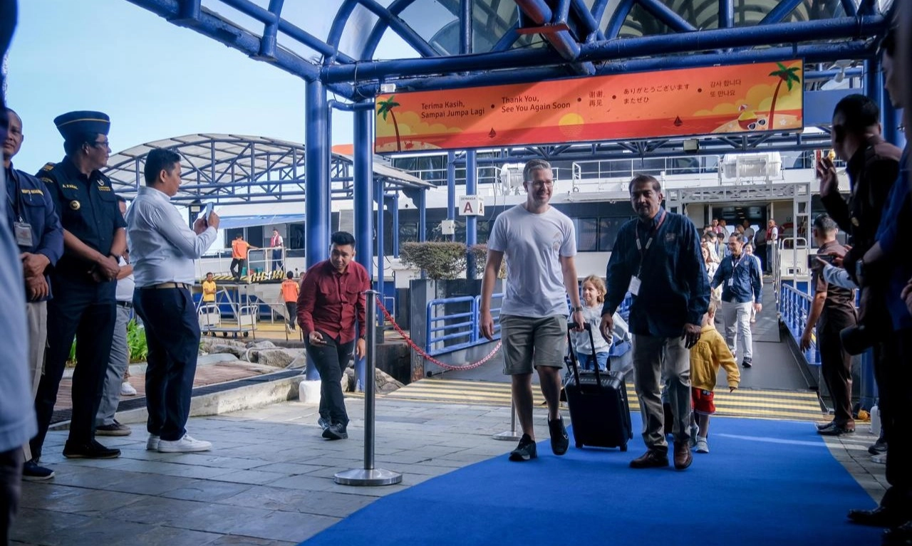 <p>Kunjungan Wisman Di 2025 Ditargetkan Tembus 14 Juta Wisatawan</p>