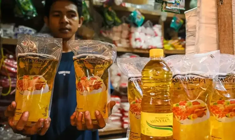 <p>Pengamat Kebijakan Pangan Sebut Distribusi Bukan Penyebab MinyaKita Mahal</p>