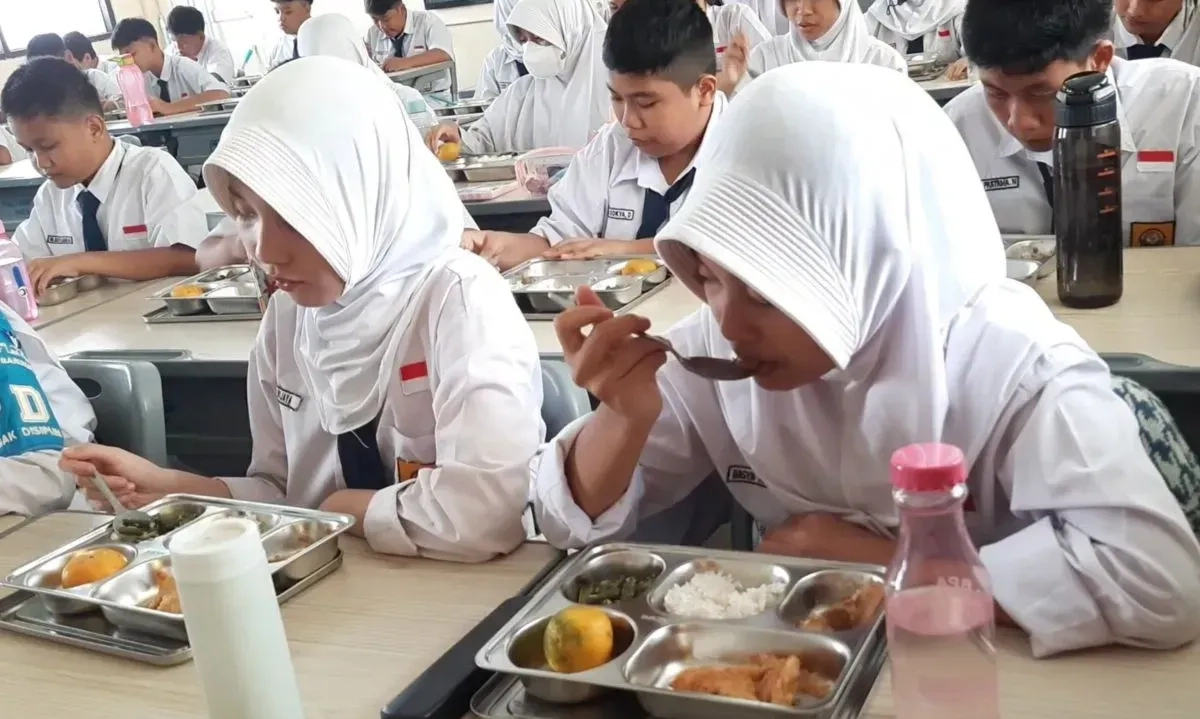 <p>Pemprov DKI Tegaskan MBG Tak Sasar Guru Maupun Warga Sekitar</p>