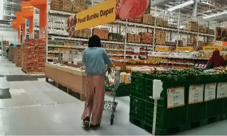 Ekonomi Surabaya Melonjak, Penjualan Eceran November 2025 Naik, Didorong Permintaan Nataru