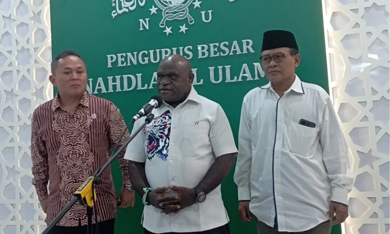 <p dir="ltr" id="isPasted">Menteri HAM Lebih Percaya PBNU Kelola Tambang Dibanding Perusahaan Internasional</p>