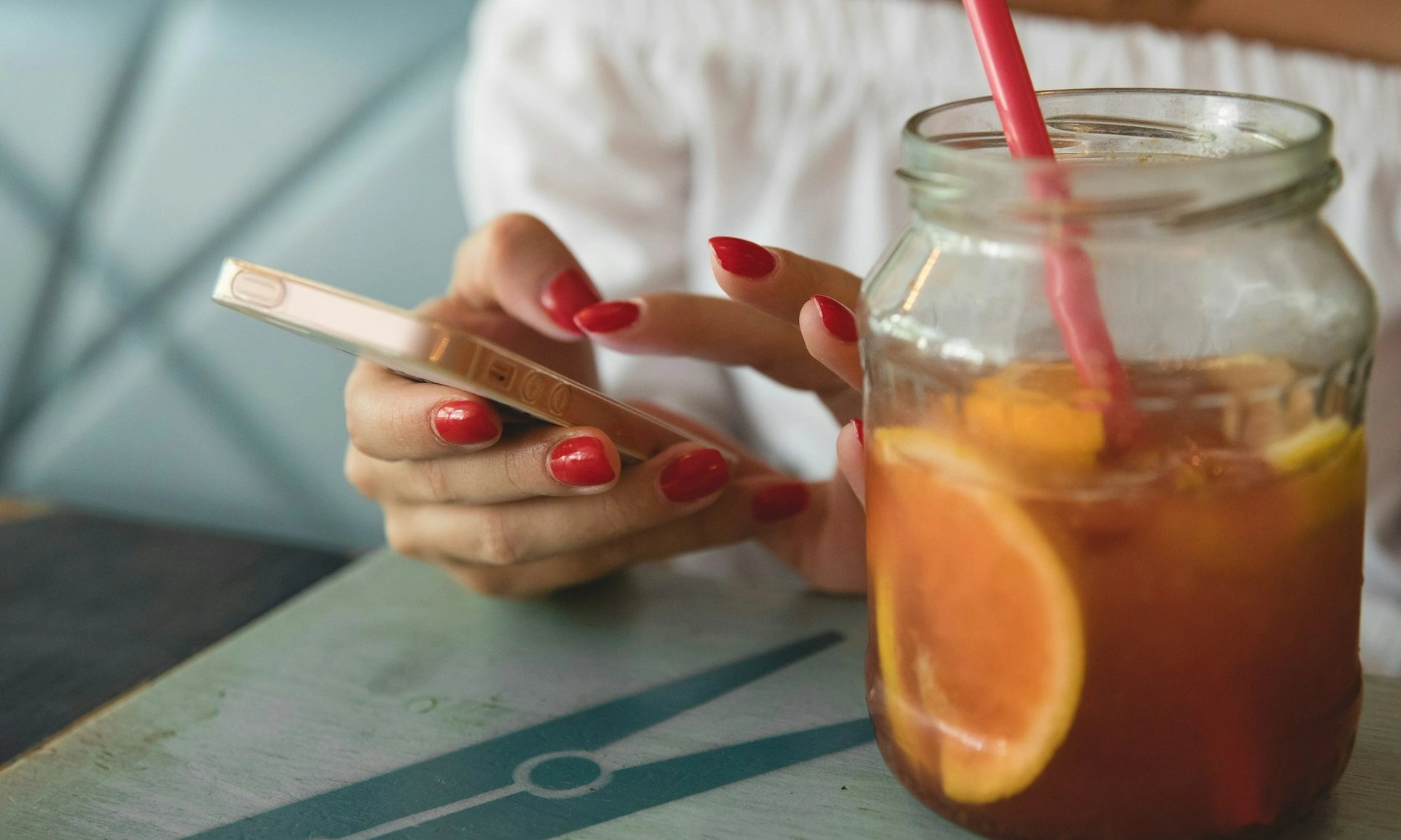 <p>Mengenal Fenomena&nbsp;<em>Popcorn Brain&nbsp;</em>Dan Dampaknya Pada Kehidupan</p>