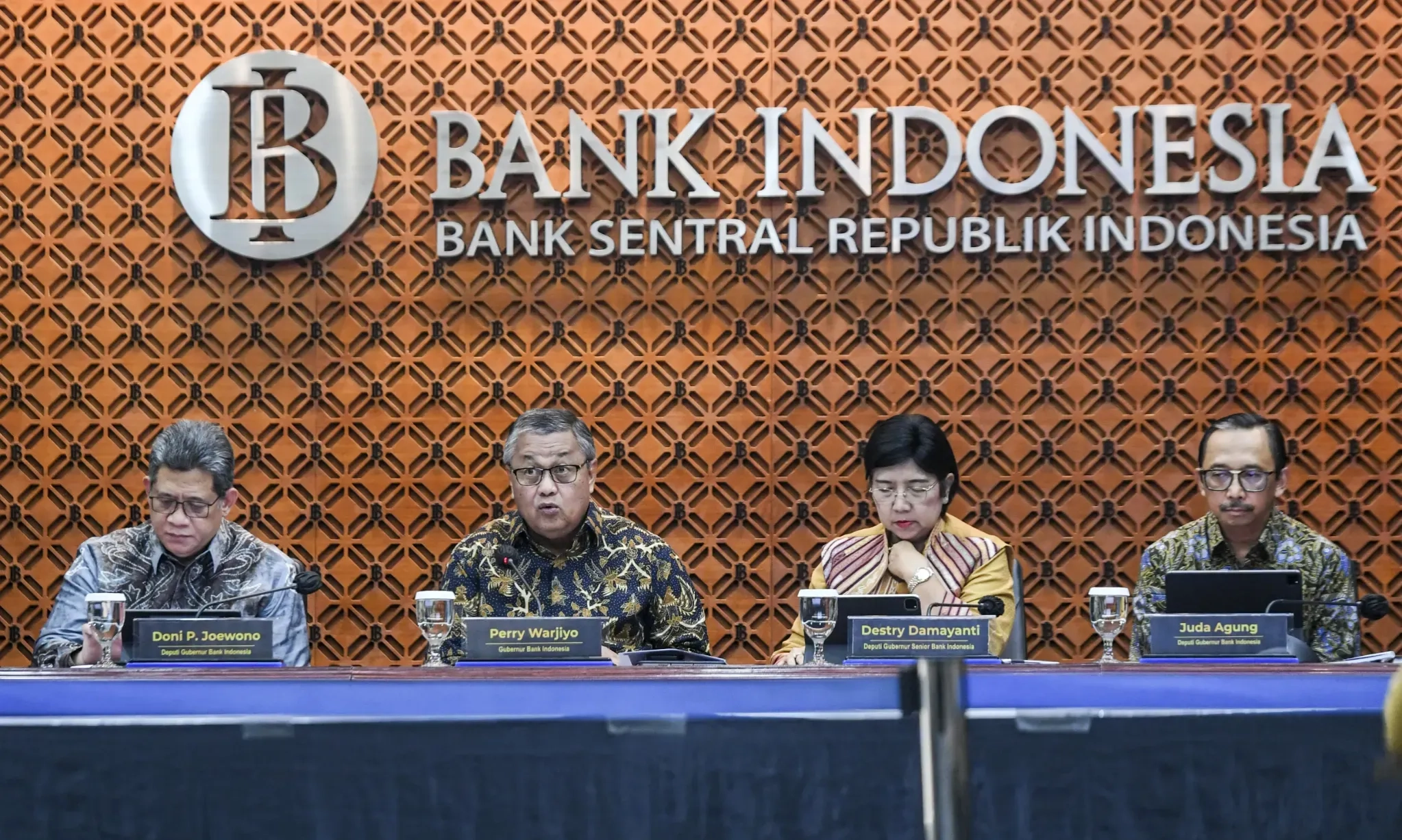 <p id="isPasted">Ekonom HSBC: Pemangkasan BI-Rate Langkah Yang Mengejutkan</p>