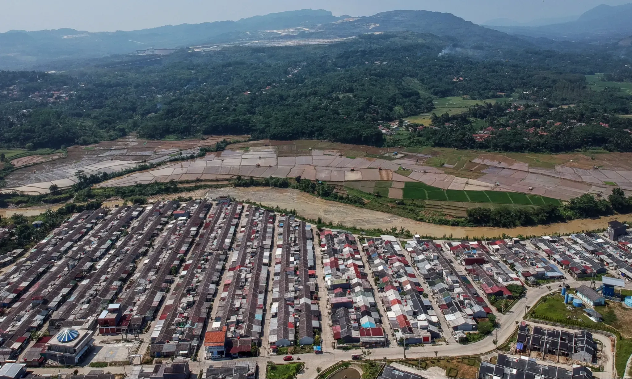 <p id="isPasted">APERSI Minta Jatah Fasilitas Tanah Seperti Qatar Untuk Program 3 Juta Rumah&nbsp;</p>