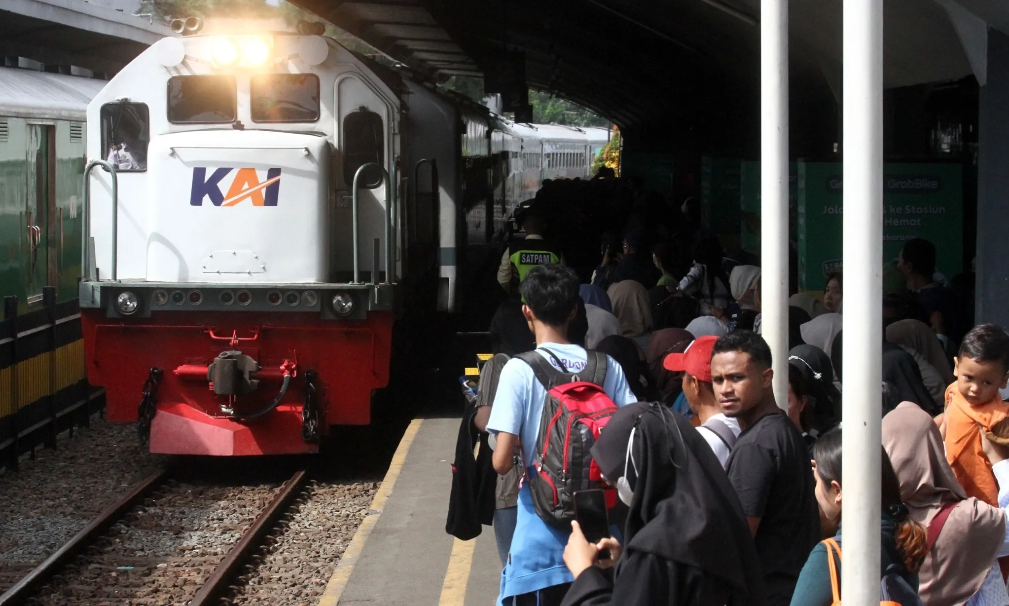 <p id="isPasted">KAI Daop 8 Surabaya Operasikan 5 KA Tambahan Di Libur Panjang</p>