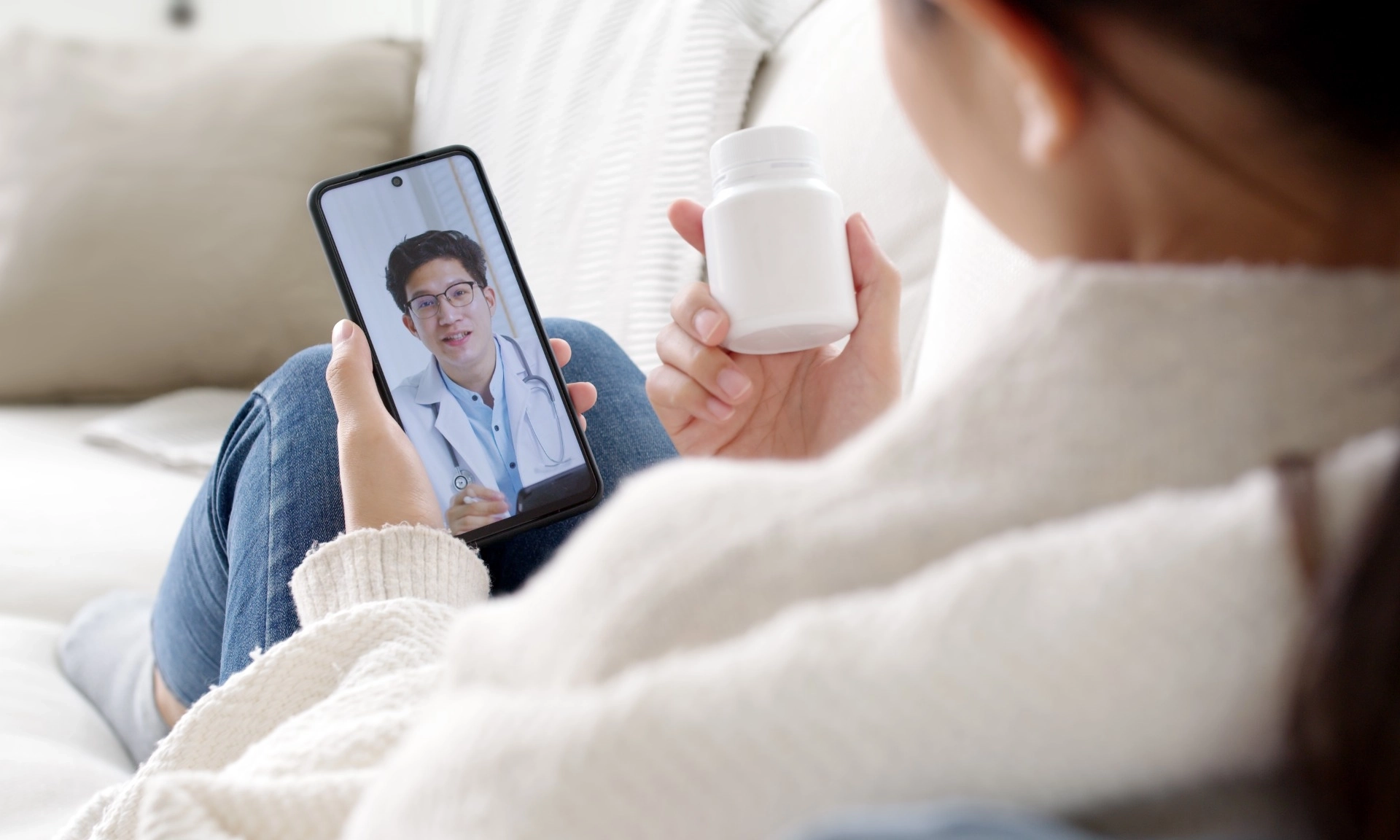 <p>Mengapa <em id="isPasted">Telemedicine&nbsp;</em>Lebih Digemari Anak Muda</p>