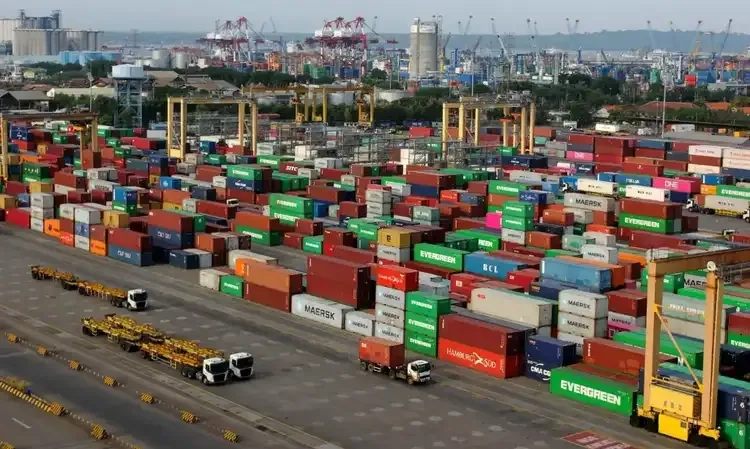 <p>Negara Lain Kena Kebijakan Tarif Impor AS, Mendag Lihat Peluang Tingkatkan Ekspor</p>