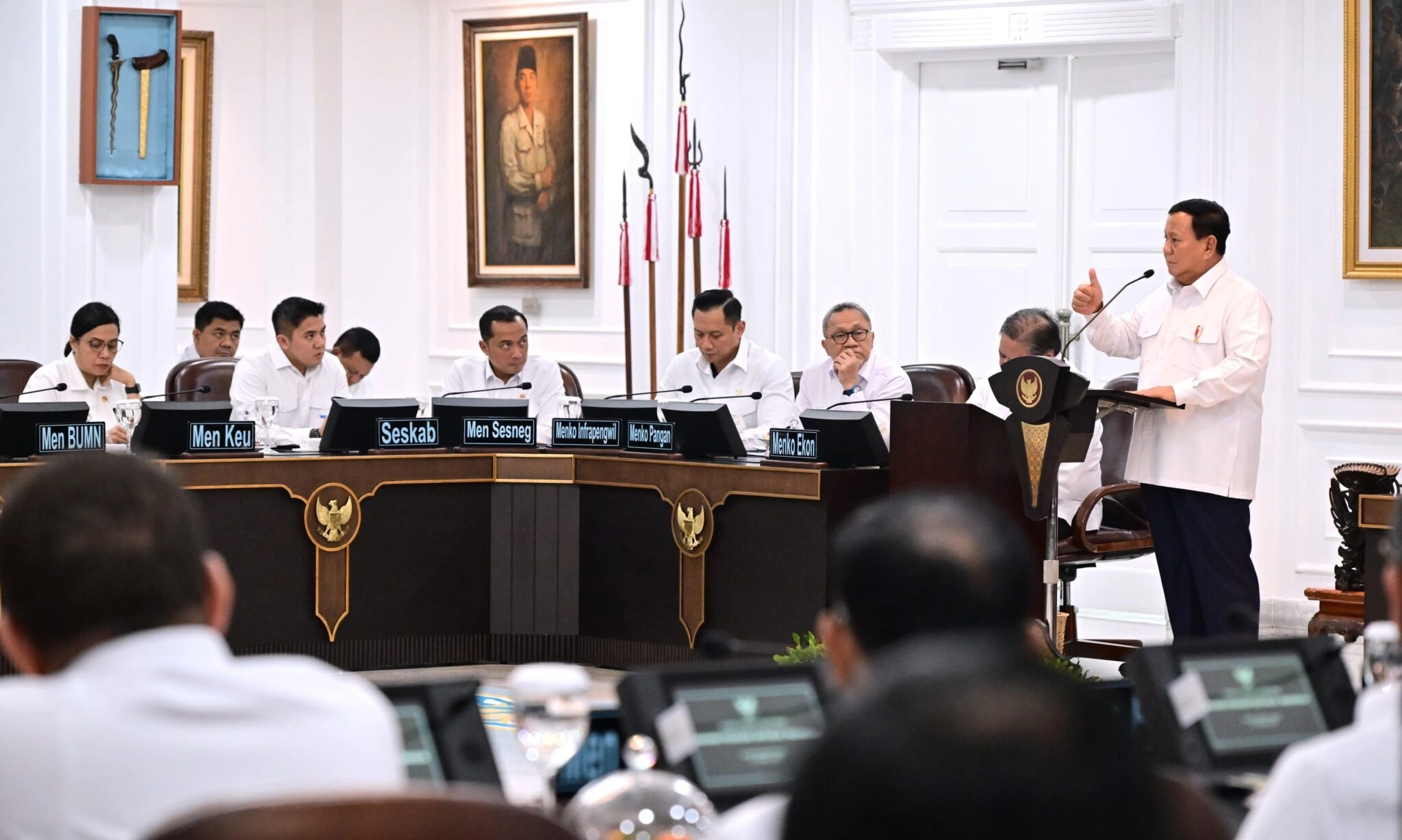 <p id="isPasted">Prabowo Instruksikan Pemerintah Pusat-Daerah Efisiensi Anggaran Rp306 T</p>