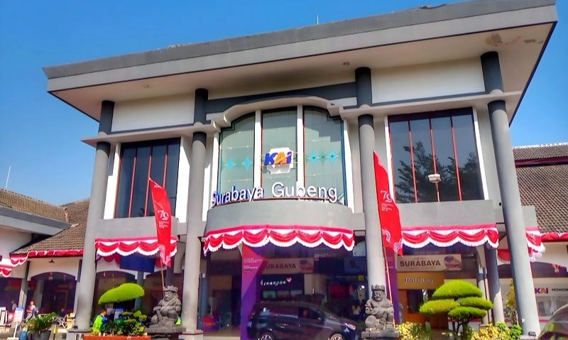 <p>Mengenal Identitas Sejarah Dan Transportasi Surabaya Di Stasiun Gubeng</p>