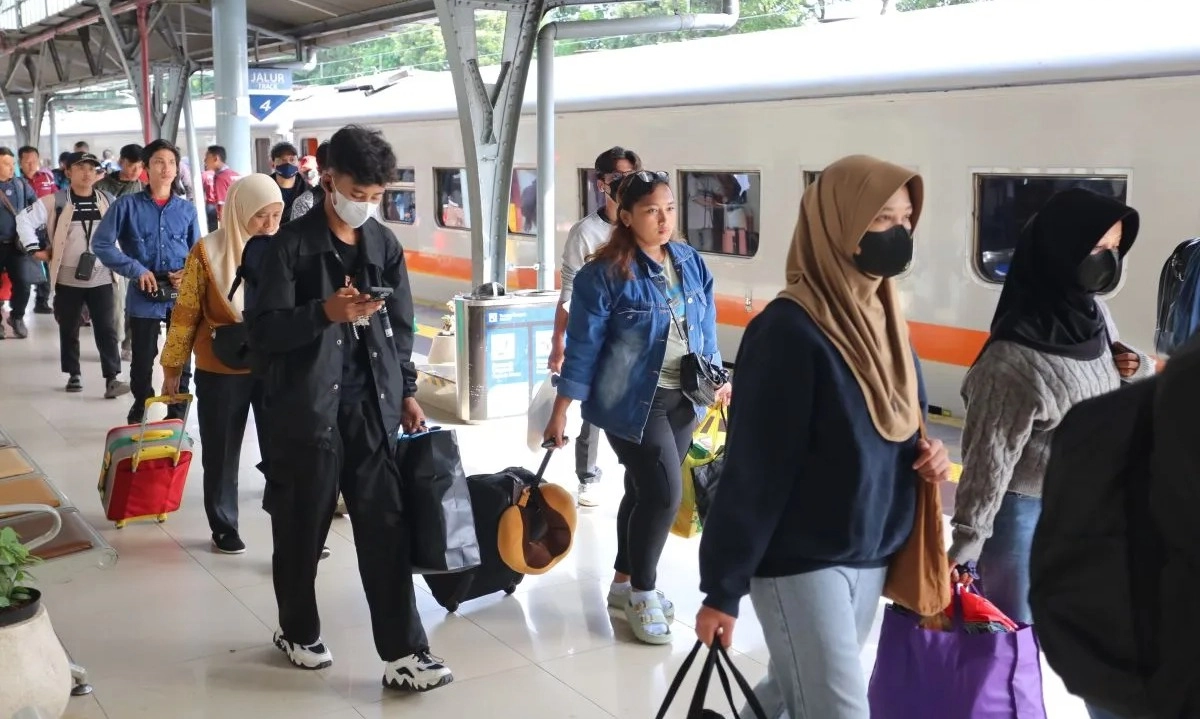 <p id="isPasted">Dampak Banjir Grobogan Bagi Transportasi Kereta</p>