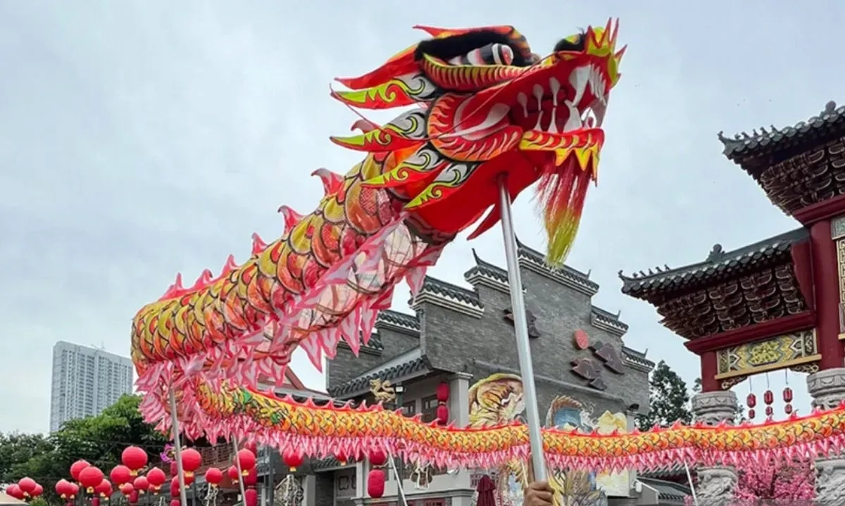 <p>Old Shanghai Rayakan Imlek Dengan Pertunjukan Barongsai Patok</p>
