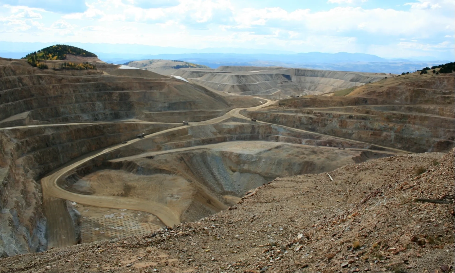 <p>Ketua DPR Harap Kampus Kelola Tambang Akan Bermanfaat Ke Rakyat</p>