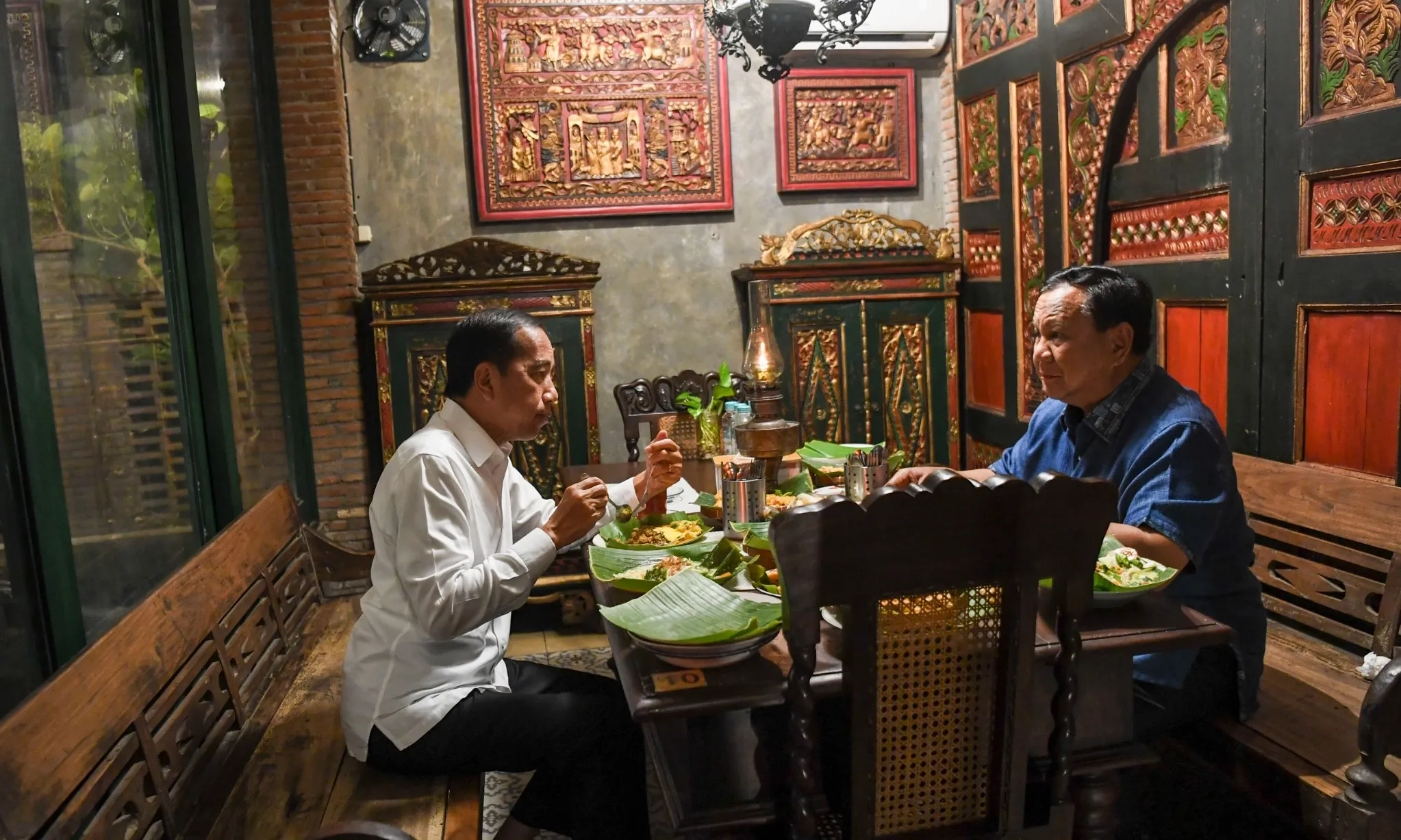 <p>PDIP Tuding Jokowi Dibalik Pencopotan Kang Ubed&nbsp;</p>