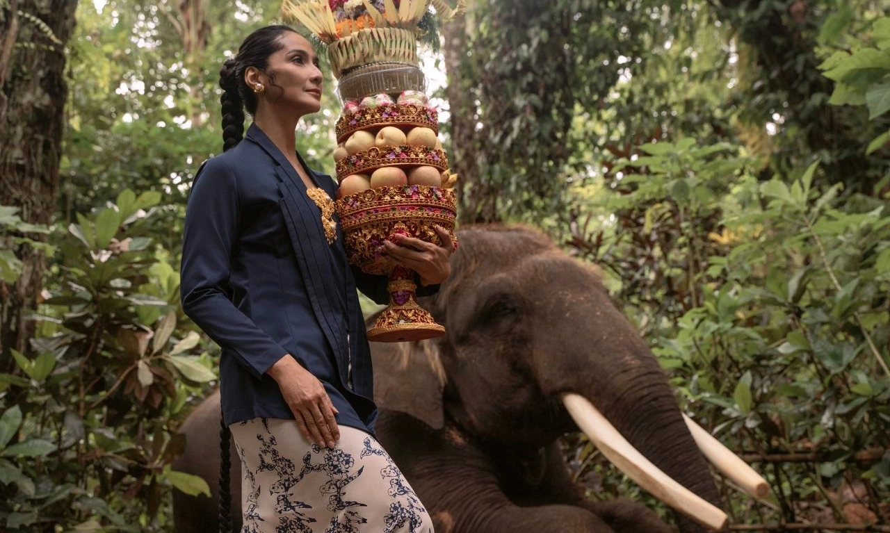 <p>Sarwa Prani, Koleksi Kolaborasi Hadirkan Keindahan Hutan Bali</p>