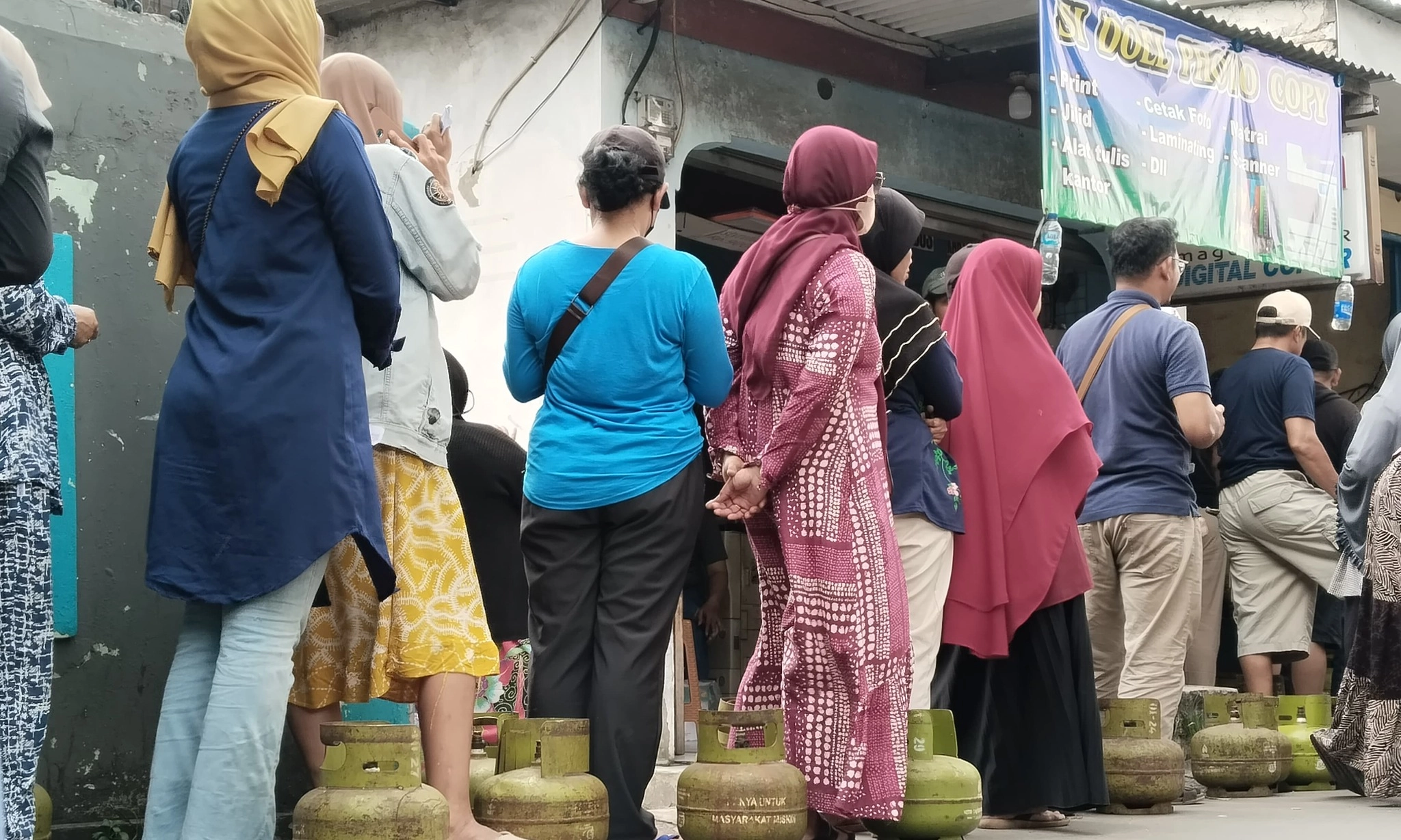 <p>Bahlil: Warga Perlu Bawa KTP Untuk Beli LPG 3 Kg Di Pengecer</p>