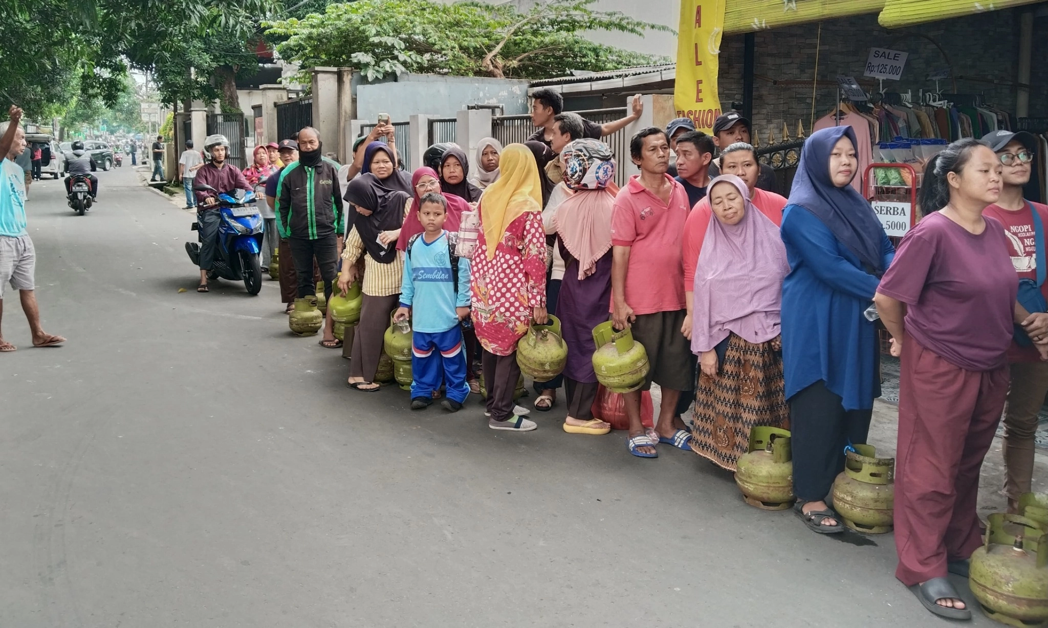 <p>Dirjen Migas Pastikan Pengecer Bisa Kembali Menjual Gas Melon</p>