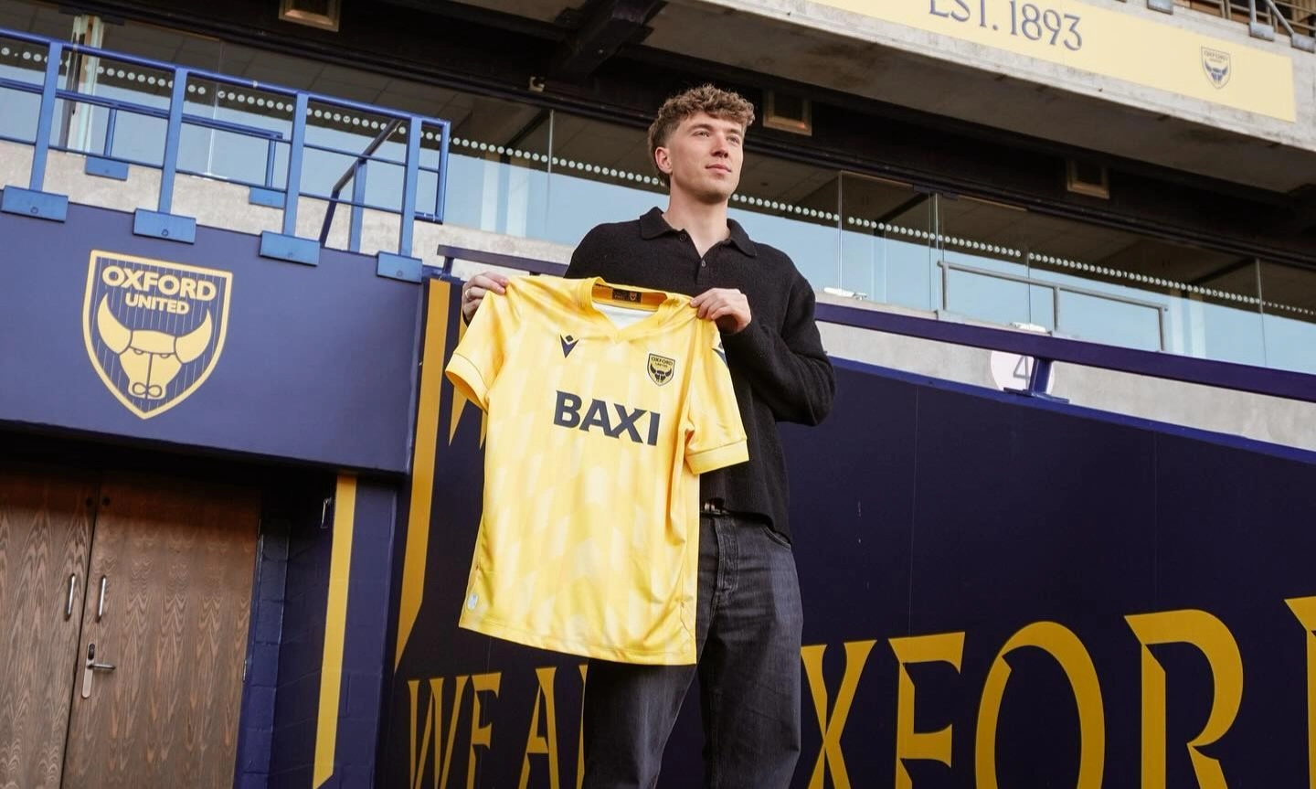 <p>DPR Setuju Naturalisasi Eddy Markx, Victor Geypens, dan Ole Romeny</p>