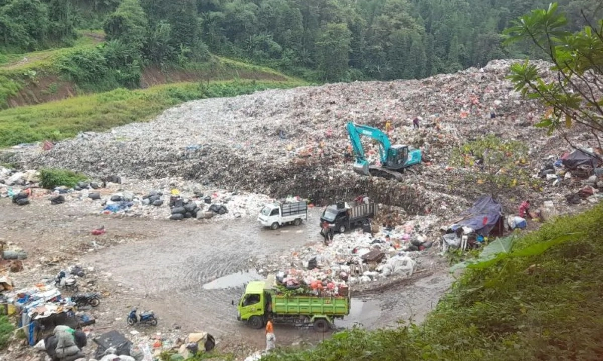 <p>Kejati Banten Sidik Korupsi Pengangkutan Sampah Tangsel 2024</p>