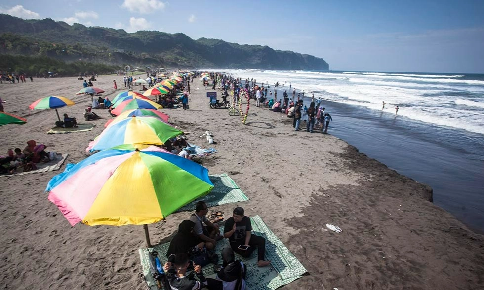 <p>DIY Wacanakan Penggunaan <em>Life Jacket</em> Bagi Wisatawan Pantai Selatan</p>