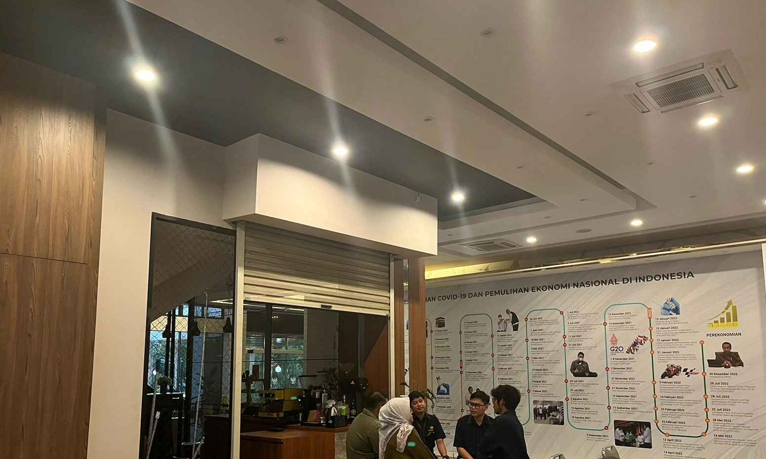 <p>Anggaran Dipangkas 52,5%, Kantor Kemenko Ekonomi Remang-remang</p>