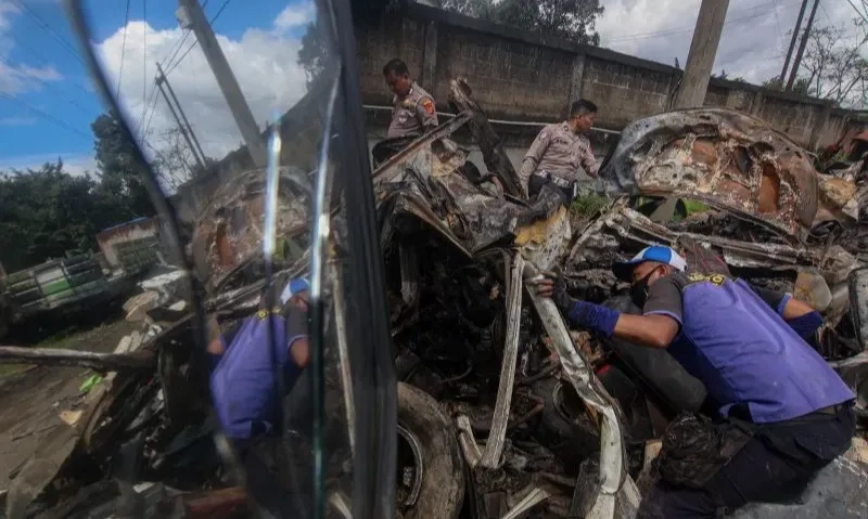 <p dir="ltr" id="isPasted">Pemerintah Perlu Segera Benahi Masalah Truk Muatan Berlebih</p>