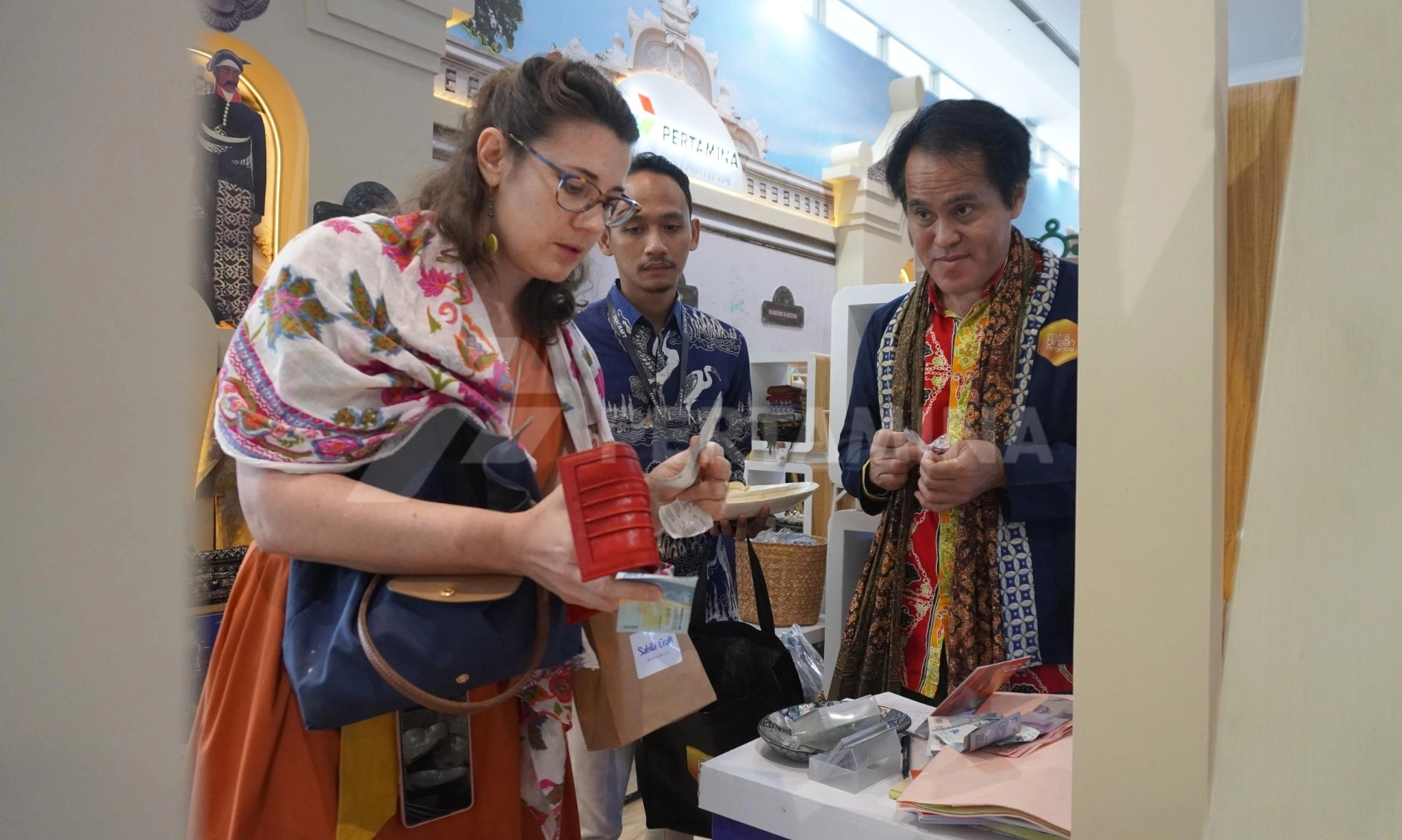 <p id="isPasted">Hari Kedua Inacraft 2025, UMKM Binaan Pertamina Catatkan Transaksi Rp1,2 M</p>