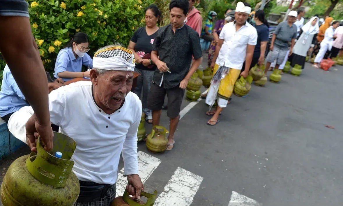 <p>Menerka Arah Pemerintah Dibalik Utak-Atik Kebijakan LPG 3 Kg</p>