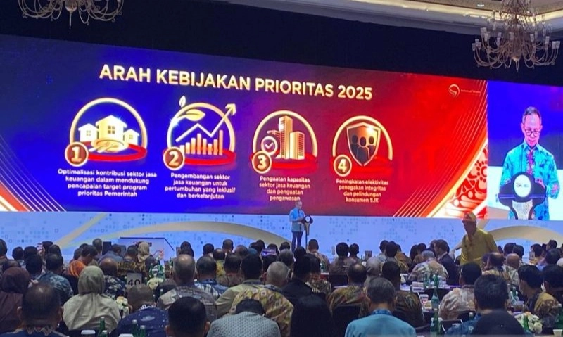 <p dir="ltr" id="isPasted">OJK Ramal Penghimpunan Dana Pasar Modal 2025 Turun Jadi Rp220 T</p>