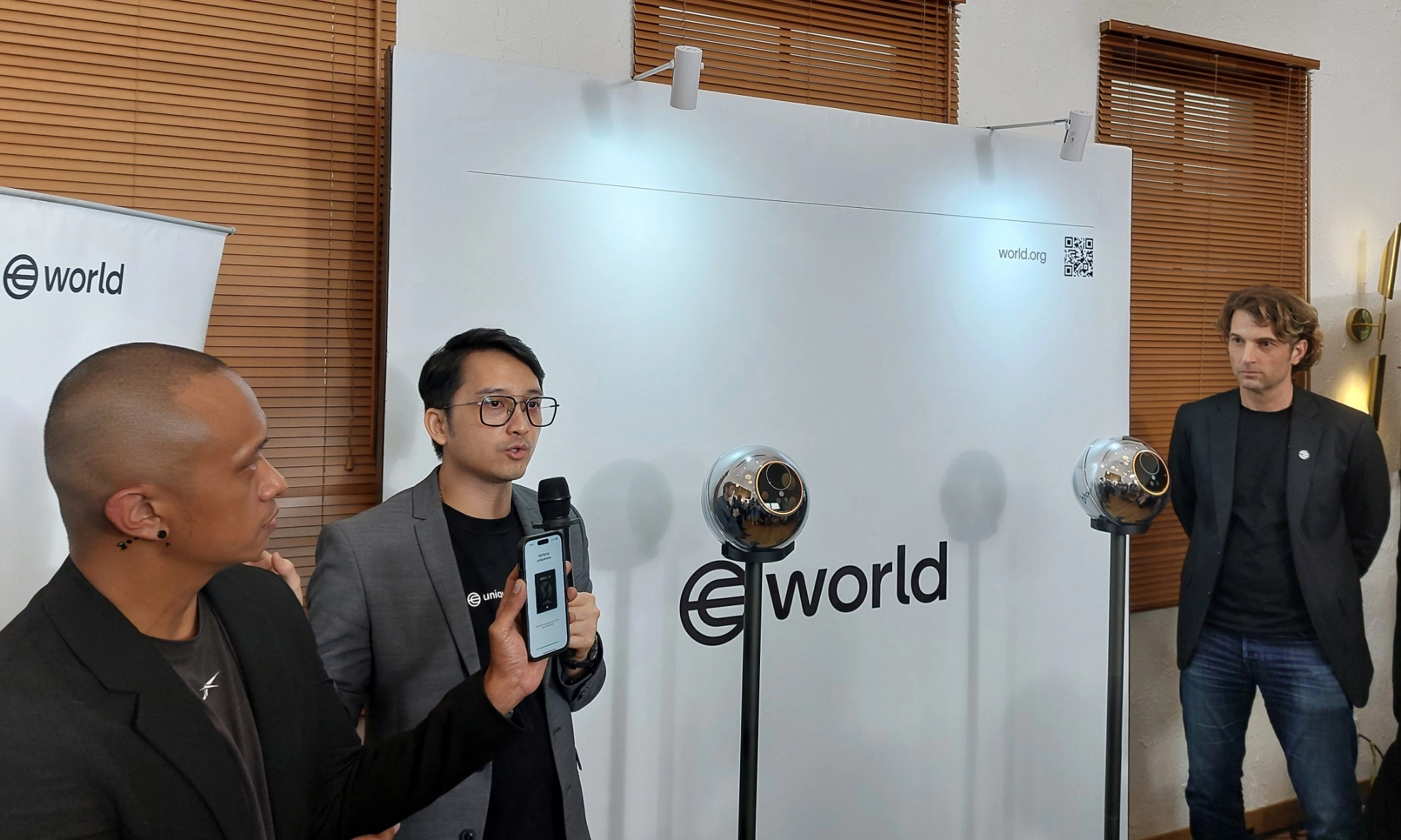 <p>Proof of Human, Teknologi Deteksi Manusia Asli Atau Bot Di Era AI </p>