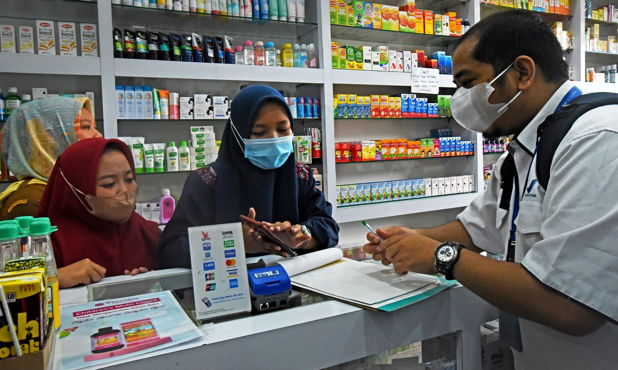 <p>Farmasi Indonesia, Dari Jamu Tradisional Menuju Farmasi Modern</p>