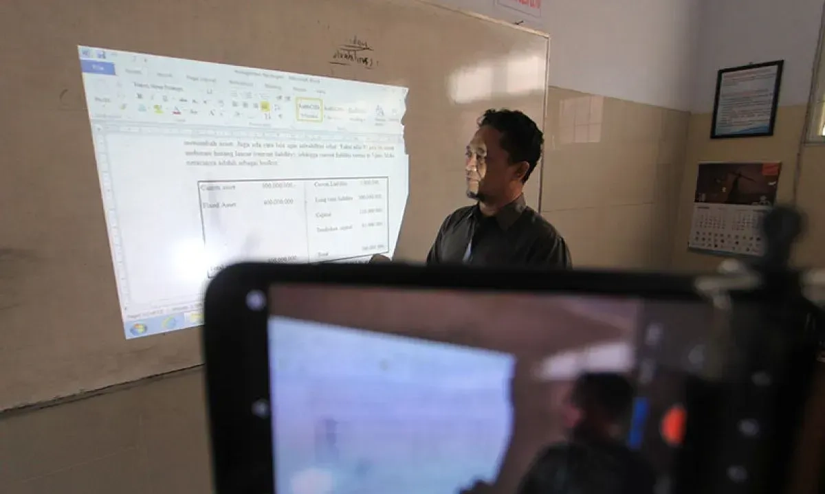 <p>Antisipasi Efisiensi Anggaran, Kampus Negeri Siapkan Opsi Belajar Daring</p>