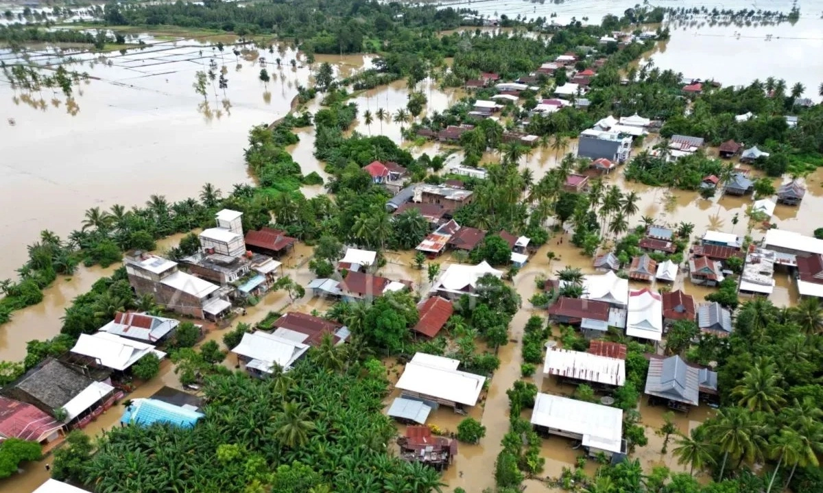 <p>Walhi Urai Sebab Bencana Berulang di Sulsel</p>