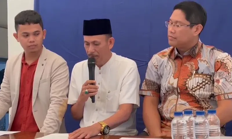 <p>Kasus Pagar Laut Tangerang, Kades Kohod Mengaku Dirinya Korban</p>