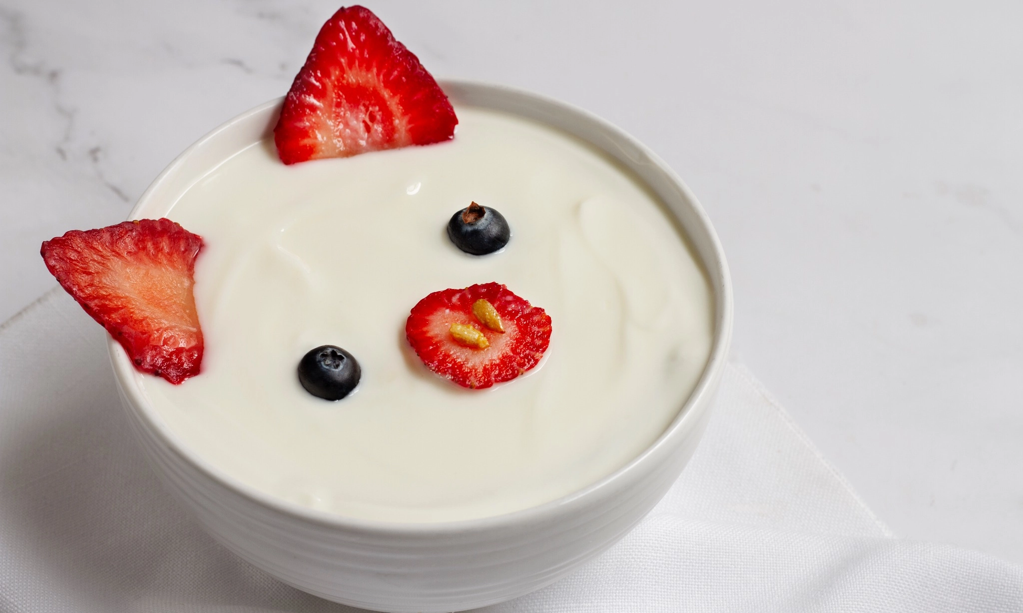 <p>Yogurt Lindungi Tubuh Dari Risiko Kanker Usus</p>