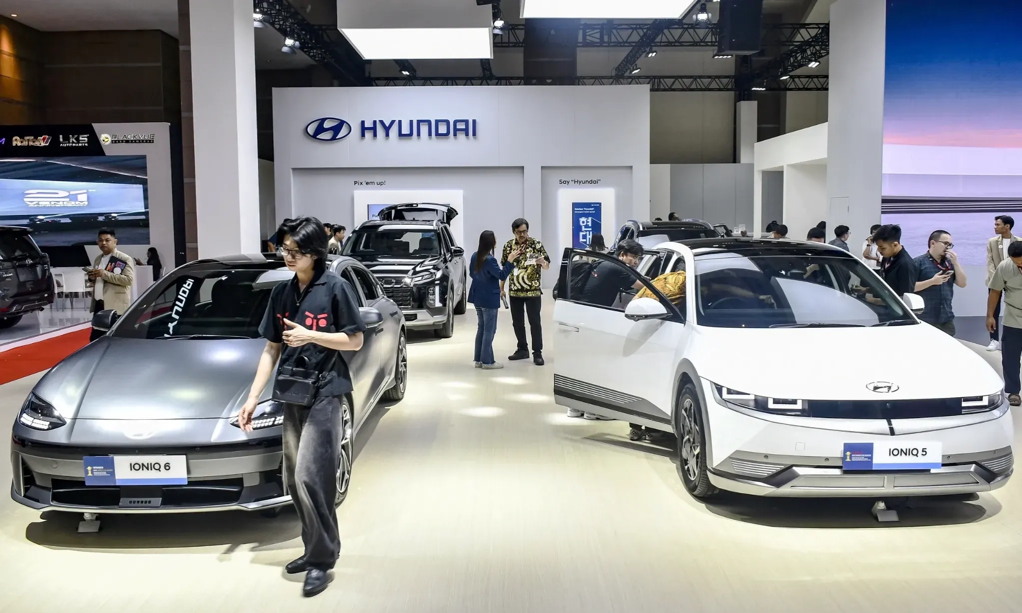 <p id="isPasted">Bos IBC Ungkap Penjualan Mobil Listrik Meroket 200% Pada 2024</p>