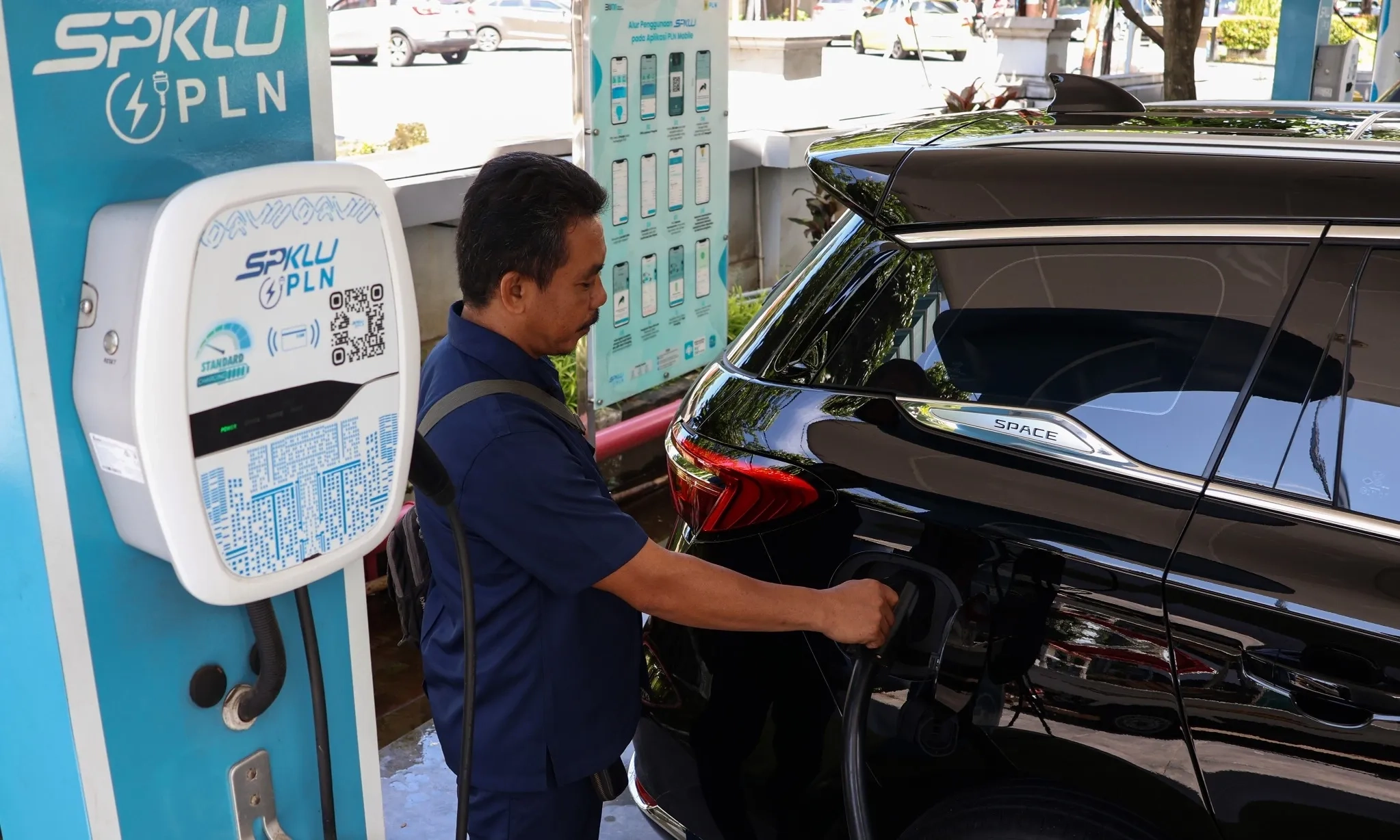 <p>YLKI: Pemerataan Infrastruktur SPKLU Jadi Tanggung Jawab Pemerintah</p>