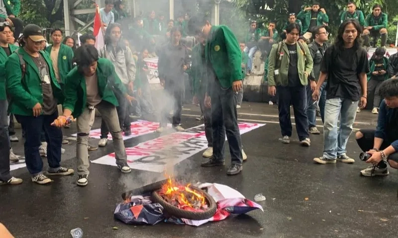 <p>Gerindra Sebut Demo Indonesia Gelap Bentuk Reaksi Berlebihan</p>