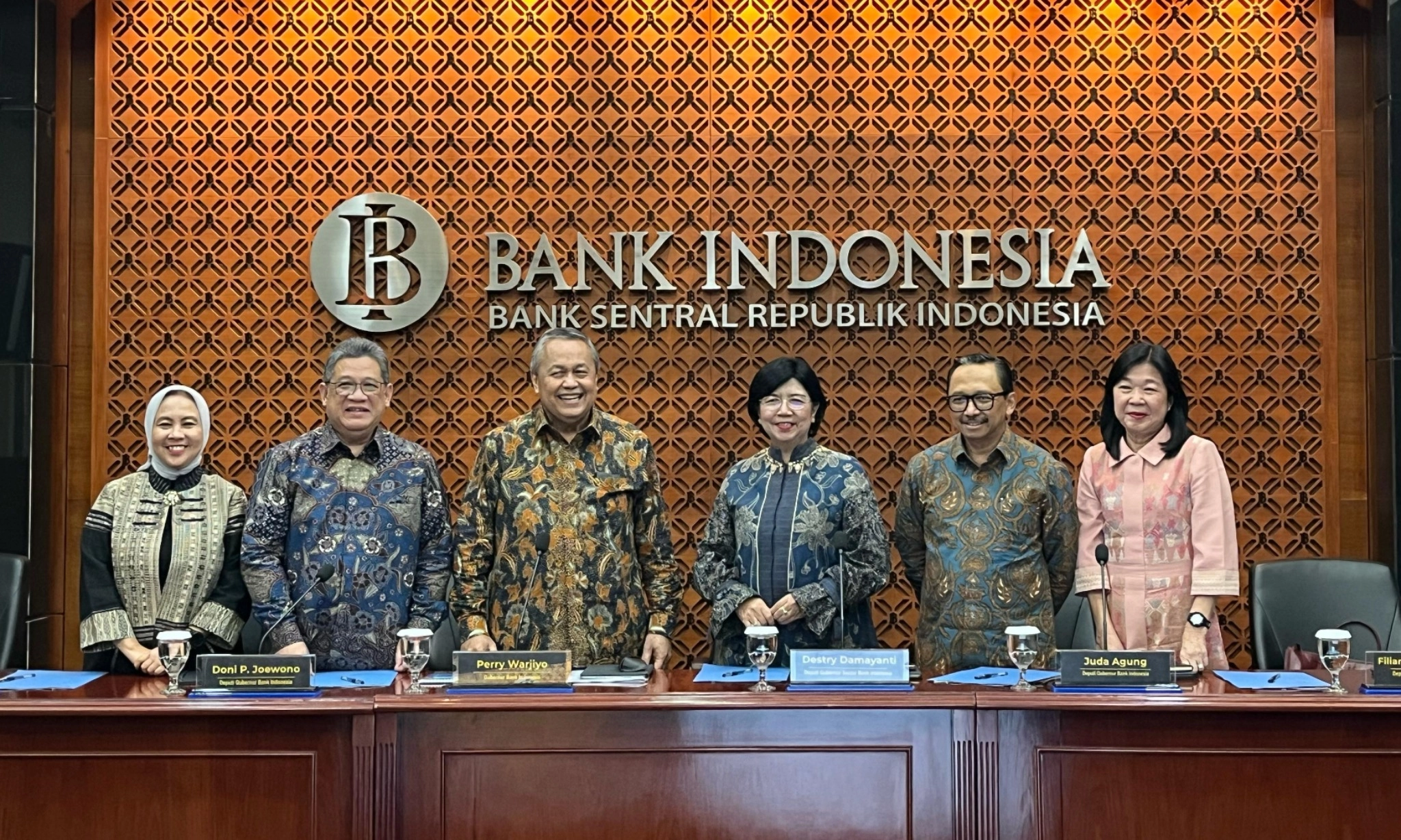 <p id="isPasted">BI: Kredit Perbankan Tumbuh 10,37% Secara Tahunan</p>