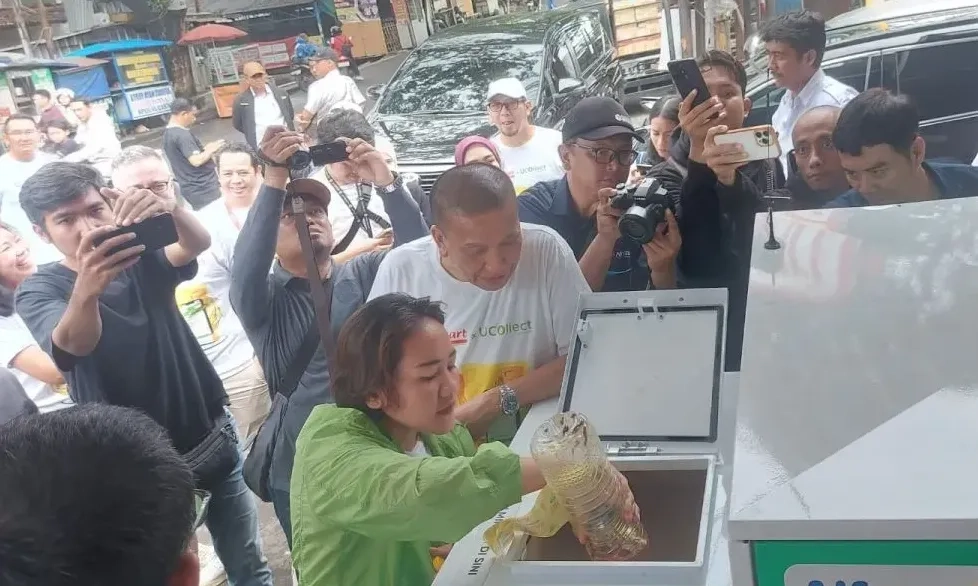 <p id="isPasted">Alfamart Luncurkan 10 Mesin Penukaran Minyak Jelantah</p>