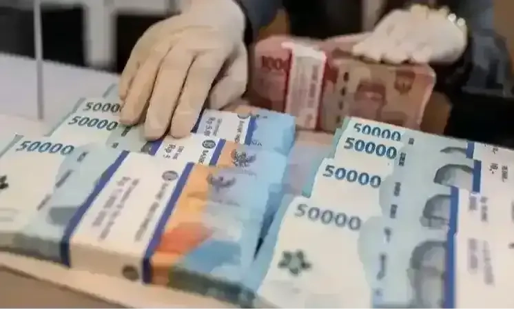 <p id="isPasted">OJK Minta Bank Hentikan Sementara Penyaluran Pembiayaan <em>Fintech </em>Bermasalah</p>